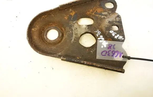 Volvo S80 Engine mounting bracket