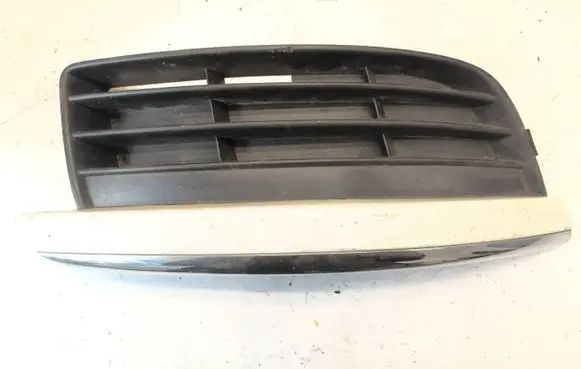 Volkswagen Jetta V Front bumper lower grill 1K0853666J