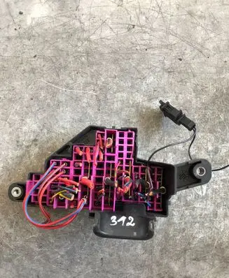 Volkswagen PASSAT B6 Fuse module 3C1941823
