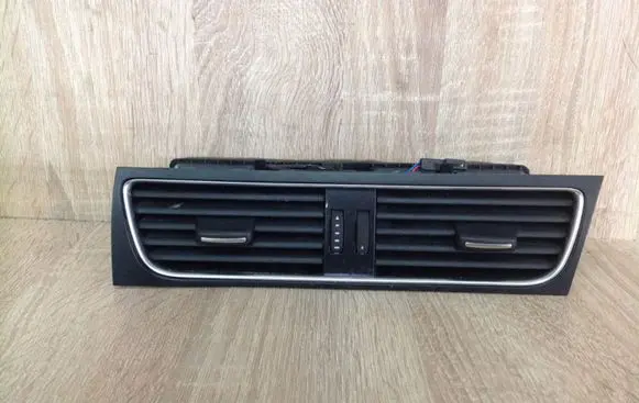 Audi A5 8T 8F Dash center air vent grill 8T2820951