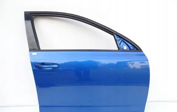 Skoda Octavia Mk3 (5E) Front door LF5W