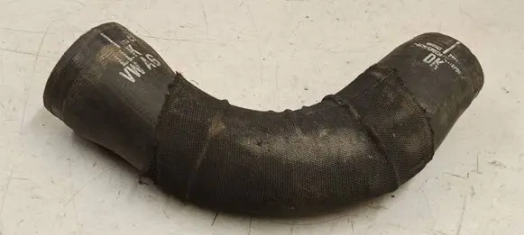 Porsche Cayenne (9Y0 9Y3) Intercooler hose/pipe 4M0145737