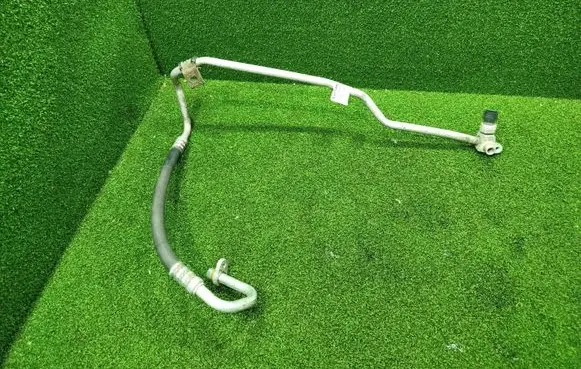 Opel Vivaro Air conditioning (A/C) pipe/hose 924903875R 93458912