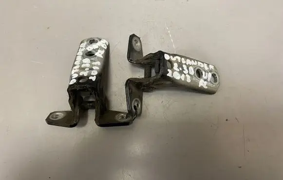 Mitsubishi Outlander Front door upper hinge 