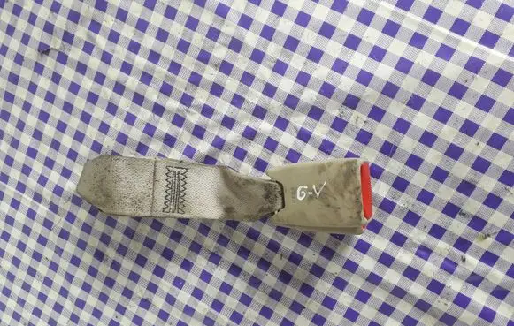 Nissan X-Trail T30 Middle seatbelt (rear) 