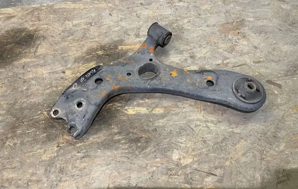 Toyota Auris 150 Front lower control arm/wishbone