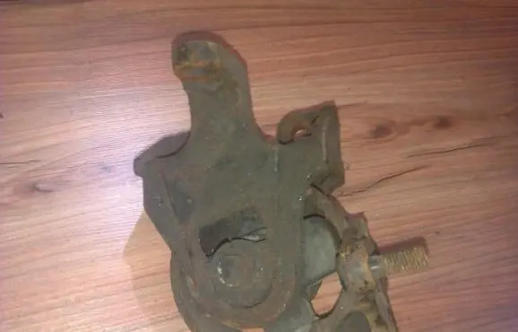 Ford Mondeo MK I Engine mount bracket 93bb6p092ce