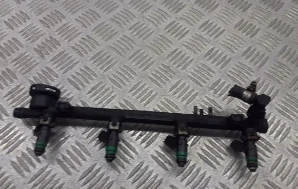 Renault Megane II Fuel main line pipe