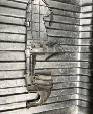 Infiniti FX Intercooler air guide/duct channel