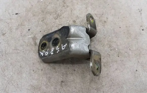 Nissan X-Trail T30 Front door lower hinge NOCODE