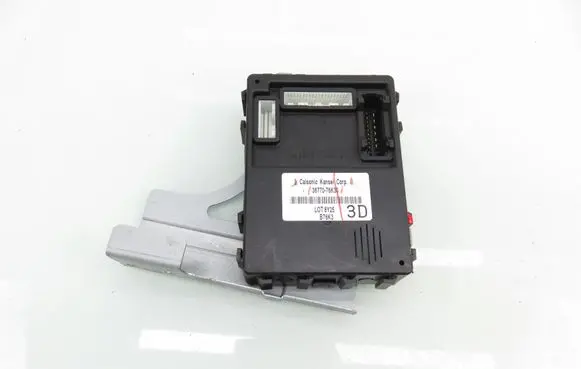 Suzuki Grand Vitara II Central body control module 3677076K30