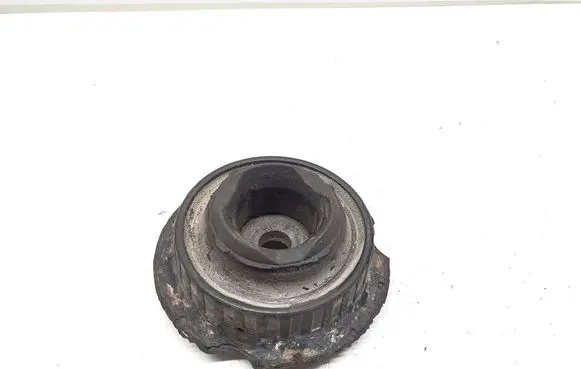 Volkswagen Touareg I Coil spring mount 7L0412327