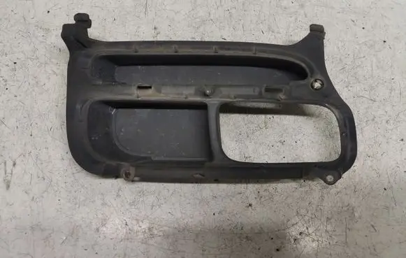 Toyota Avensis T250 Front fog light trim/grill