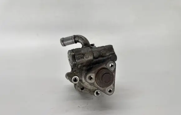 Audi Q7 4L Power steering pump 7L3422154