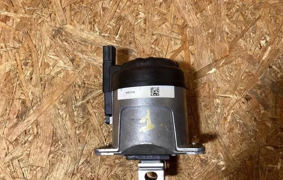 Porsche 992 Engine mount vacuum valve 992199384D