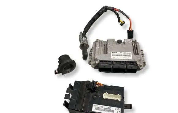Opel Vivaro Engine ECU kit and lock set 0281017065 8200935115 8201105714