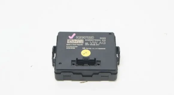 Volkswagen PASSAT B8 Gateway control module 5QE907530D