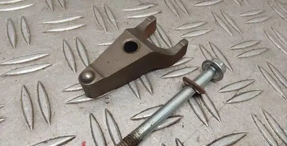 Toyota Avensis T270 Fuel Injector clamp holder 