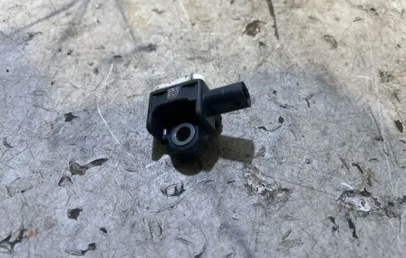 Mercedes-Benz ML W164 Airbag deployment crash/impact sensor A1668210151 170305 56054085AA