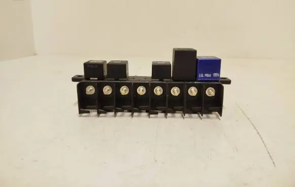 Volkswagen Touran I Fuse module