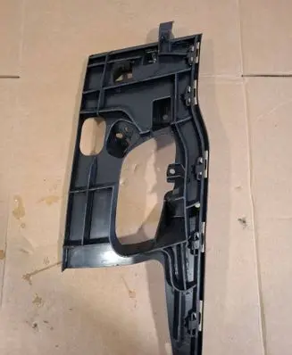 Front bumper mounting bracket
