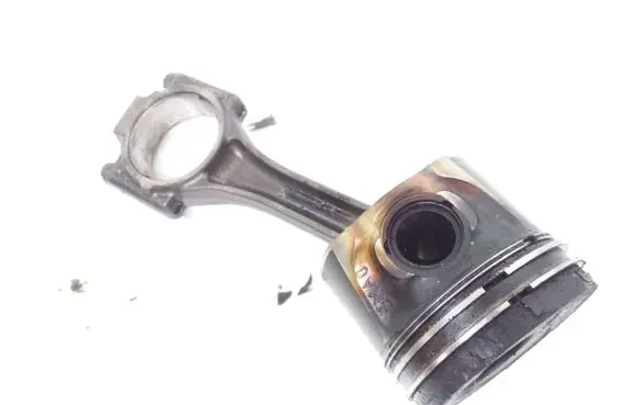 Volkswagen Touran I Piston with connecting rod