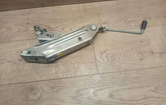 Audi A6 S6 C6 4F Lift Jack 8L0011031A