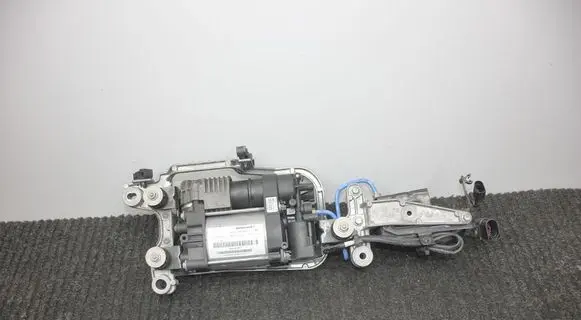 Porsche Macan (95B) Air suspension compressor/pump 95B616006G
