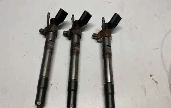 KIA Sportage Fuel injector 33800-2U000