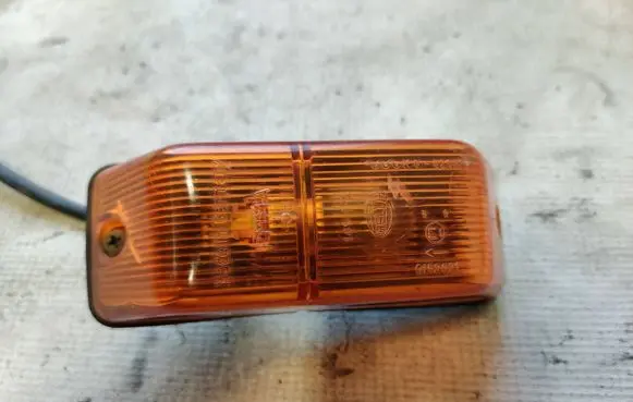Front fender indicator light