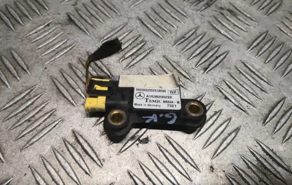 Mercedes-Benz ML W163 Airbag deployment crash/impact sensor 1638200226 A1638200226