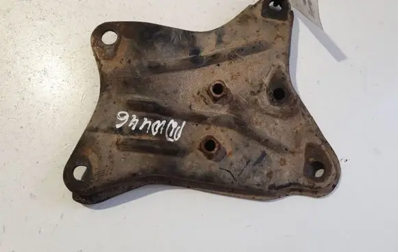 Mitsubishi Galant Engine mounting bracket