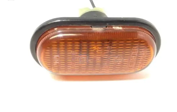 Front fender indicator light
