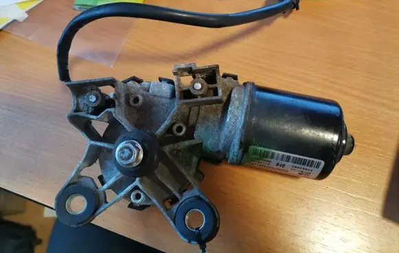 Chevrolet Captiva Wiper motor 20829044