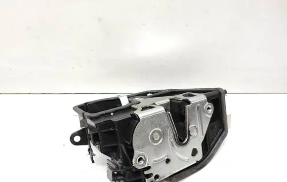 BMW X1 E84 Front door lock 7202144