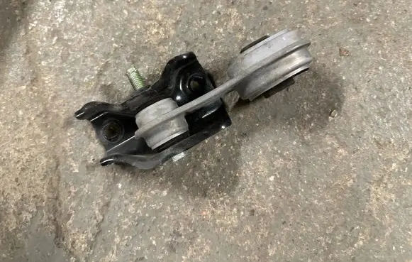 Nissan Juke II F16 Engine mounting bracket 113606335R