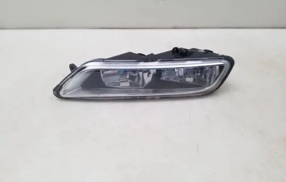 Volkswagen PASSAT B7 Front fog light