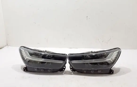 Volvo XC40 Headlight/headlamp 31655990