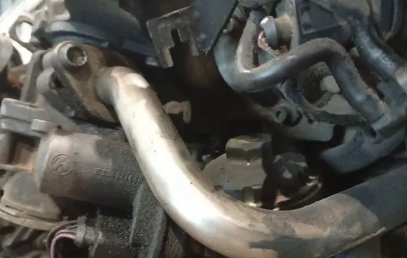 Volkswagen PASSAT B6 EGR valve line/pipe/hose 03G131521D