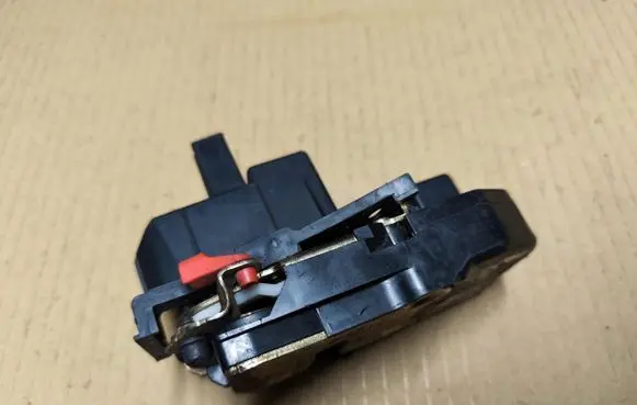 Jeep Grand Cherokee (WJ) Rear door lock