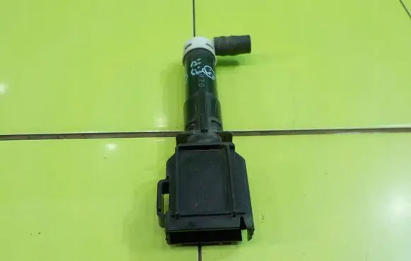 Mazda CX-7 Headlight washer pump EH665182X 17AB154