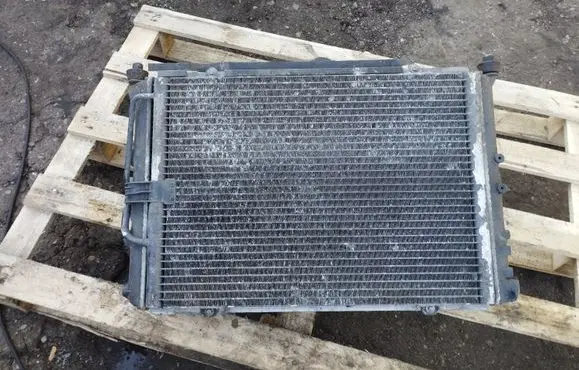 Renault Scenic I Coolant radiator 7700840239D