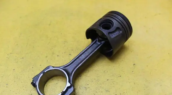 Opel Corsa D Piston with connecting rod