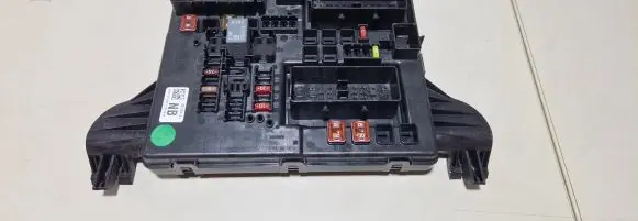 Opel Insignia A Fuse module 13277318