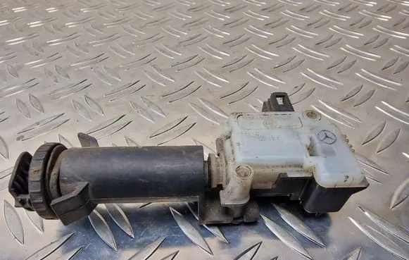 Fuel tank cap lock motor