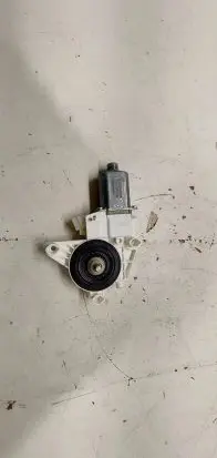 Mercedes-Benz ML W166 Front door window regulator motor 0130822754