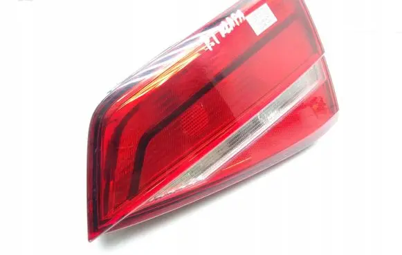 Volkswagen Jetta VI Tailgate rear/tail lights