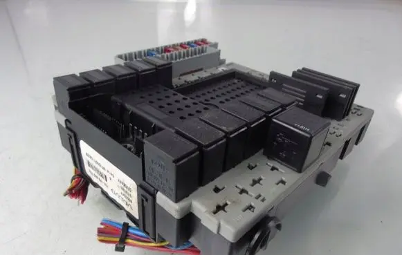 Volvo S60 Fuse module 8651547