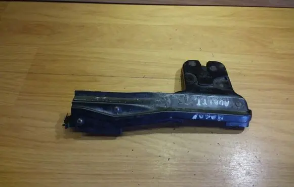 Audi TT Mk1 Tailgate/trunk/boot lock/catch/latch 8N0827505A