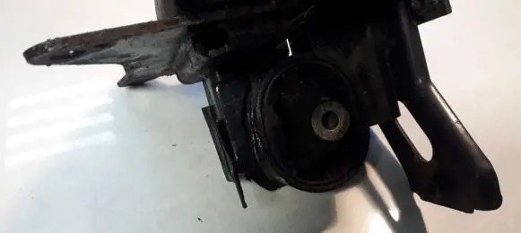 Toyota Yaris Engine mount bracket AV946661 AV-946661